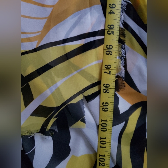 FABRIC 2.75 yards, bold cheerful flower print chiffon - Picture 5 of 5